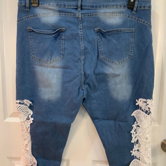 LACE CROPPED SLIM FIT JEANS PLUS SIZE 4X - Picture 7 of 10